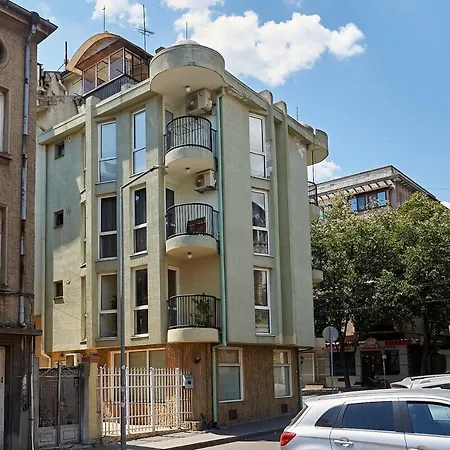 Corner In The Center - 2bd *