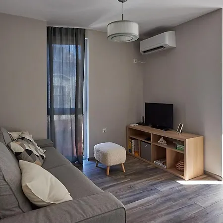 Corner In The Center - 2bd *