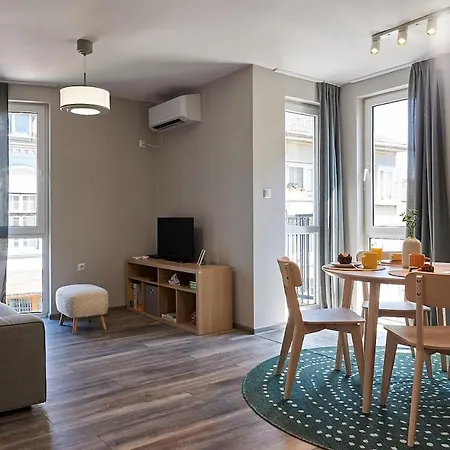 Corner In The Center - 2bd *